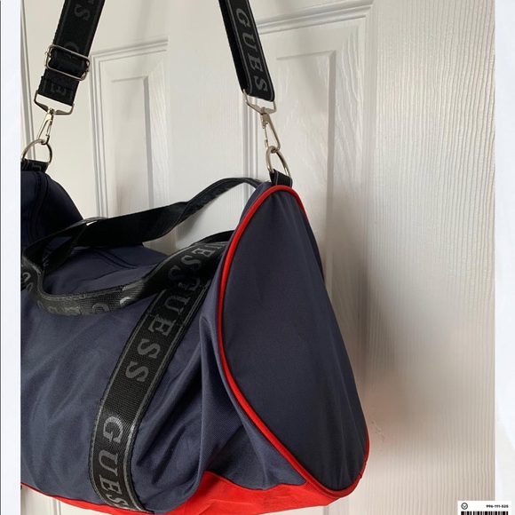 Style: Guess Duffel bag

Colourway: Navy blue/Black/Red

Condition:10/10
Size: M - Picture 3 of 7